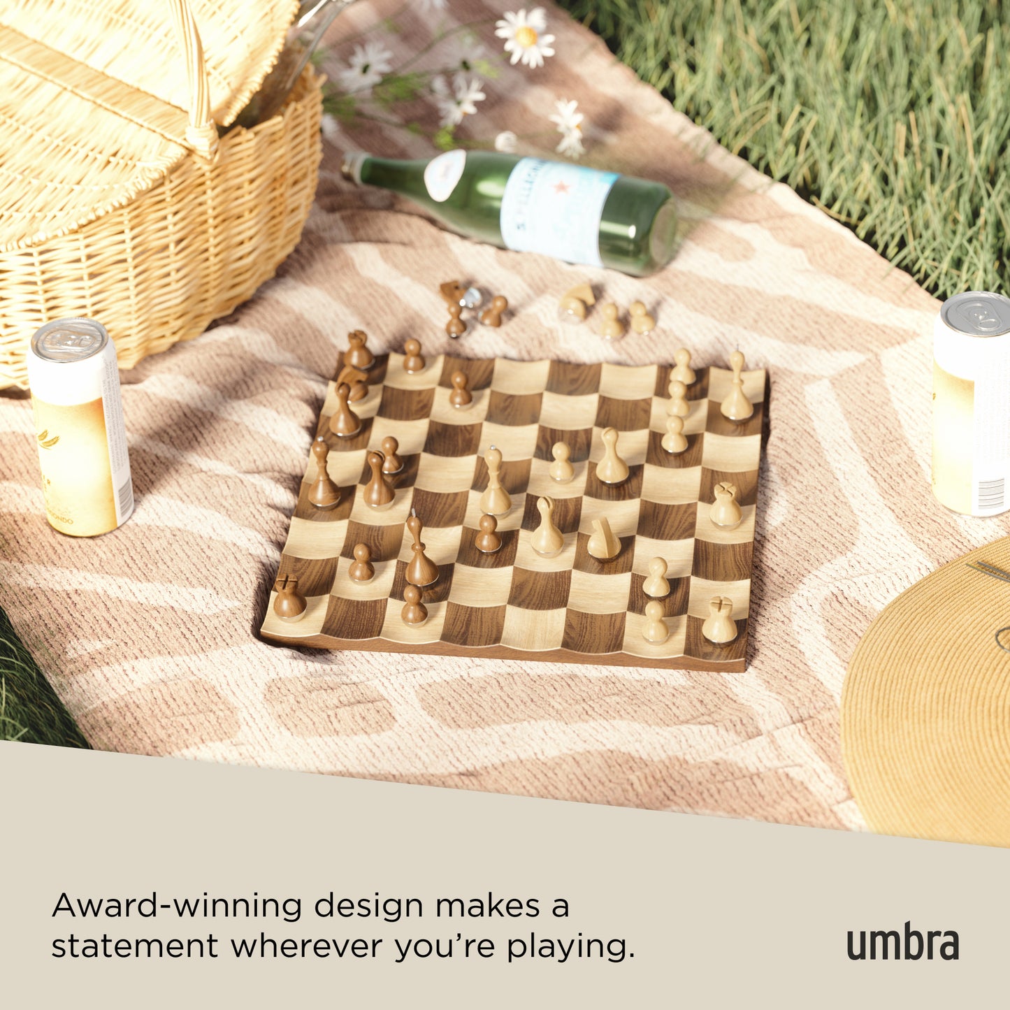 Umbra Wobble Chess Set